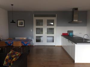 A kitchen or kitchenette at GÎTE Les Buis