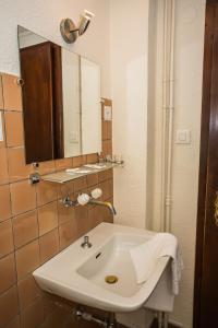 
A bathroom at Hotel St. Gervais

