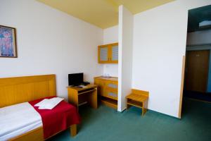 Postel nebo postele na pokoji v ubytování Hotel Smaragd