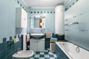 a blue bathroom with a sink and a tub and a sinkessment at Pavillon d'Angleterre au cœur de la ville in Menton +36 photos