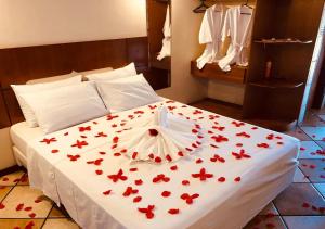 Cama ou camas em um quarto em Lonier Ilha Inn Flats