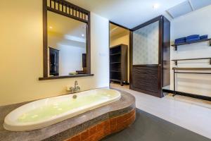 Koupelna v ubytování Chada Lanta Beach Resort - SHA Extra Plus