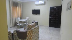 TV a/nebo společenská místnost v ubytování Address hotel Apartments العنوان للشقق الفندقية