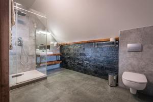 A bathroom at Apartmany Krasvill Még 37 kép