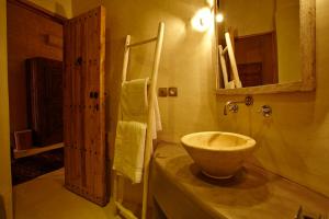 a bathroom with a sink and a bath tub at Riad Caravane in Aït Benhaddou