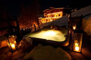Bazén v ubytování Hotel Miramonti Family & SPA nebo v jeho okolí