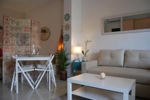 A seating area at El Rincón de Aurora