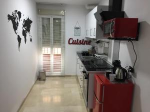 Kuchyňa alebo kuchynka v ubytovaní Selecta Apartamento con piscina en Calle Juzgado