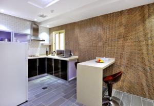Η κουζίνα ή μικρή κουζίνα στο Auris Al Fanar Suites +21 φωτογραφίες