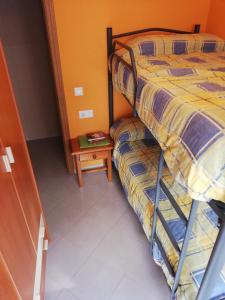 a bedroom with two bunk beds and a table at Apartamento centro in Antequera