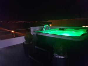 Fotografia z galérie ubytovania Luxury apartment MaLea with jacuzzi and sauna, by the sea v Trogiri