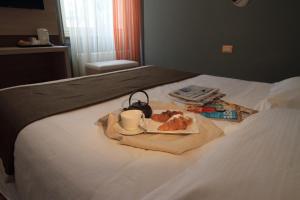 Postel nebo postele na pokoji v ubytování Hotel Metrò