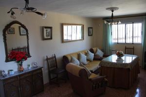 Ruang duduk di Huerta Espinar - Casa rural con piscina privada