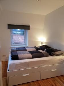 a large bed in a bedroom with a window at Apartment 28 in Coburg