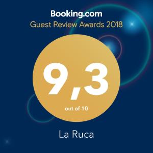 een teken dat de Quest Review Awards leest met het nummer negen bij La Ruca in Punta Del Diablo