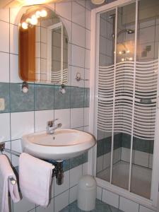 Ferienwohnungen Haus Bliem tesisinde bir banyo