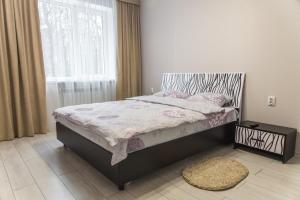 Кровать или кровати в номере Apartments near Dolphinarium
