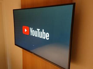 TV a/nebo společenská místnost v ubytování R's Forest Inn
