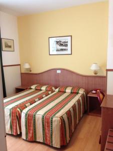 Postel nebo postele na pokoji v ubytování Hotel Harry's