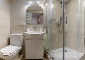 a bathroom with a toilet and a sink and a shower at Apartament "Rodzinny zakątek" in Duszniki Zdrój