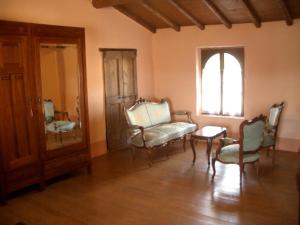A seating area at Antica Dimora dell'Ortolano