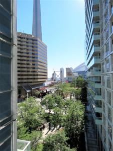 Nespecifikovaný výhled na destinaci Toronto nebo výhled na město při pohledu z apartmánu