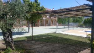 Tenis alebo squash v ubytovaní Apartamentos Rurales Las Colinas alebo jeho okolí