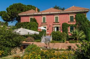 Vonkajšia záhrada v ubytovaní Affascinante Villa Ottocentesca a Caltagirone