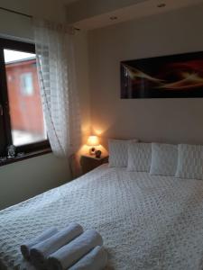 Łóżko lub łóżka w pokoju w obiekcie Apartament wSPAniały.