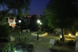 Vonkajšia záhrada v ubytovaní Bonita casa en urbanización privada muy cerca del mar y de Alicante