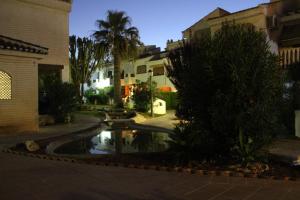 Bazén v ubytovaní Bonita casa en urbanización privada muy cerca del mar y de Alicante alebo v jeho blízkosti