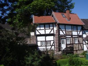 a white and black house with a red roof at Ferienhaus am Solling in Dassel
