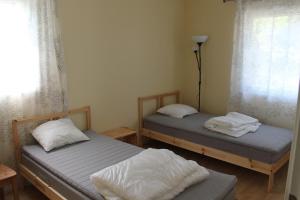 Кровать или кровати в номере Коттедж в Финляндии, Enonkoski (желтый)