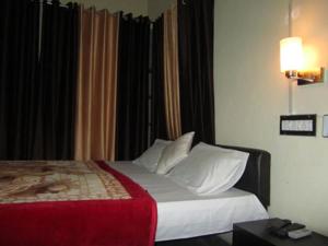 Postel nebo postele na pokoji v ubytování Om Shanti Guest House