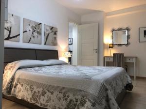a bedroom with a large bed and a table at Attico Da Rosa con vista spettacolare a 360 gradi in Caltagirone