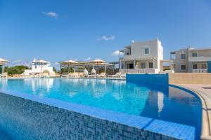 Bazén v ubytovaní Sun and Moon Villas alebo v jeho blízkosti