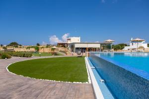 Bazén v ubytovaní Sun and Moon Villas alebo v jeho blízkosti