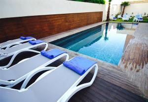 Bazén v ubytování Hotel Cote ocean Mogador nebo v jeho okolí