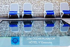 Bazén v ubytování Hotel Cote ocean Mogador nebo v jeho okolí