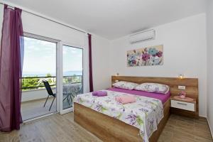 Foto da galeria de Apartments Herceg em Makarska