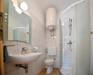 Koupelna v ubytování Apartments Slavica + 37 fotografií
