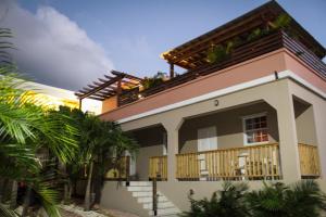 Gallery image of Palm Spring Inn in Oranjestad
