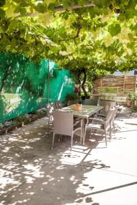 
A restaurant or other place to eat at 725 Myrtleford-Yackandandah Road
