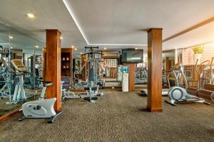 Fitness centrum a/nebo fitness zařízení v ubytování Nhat Ha L’Opera Hotel