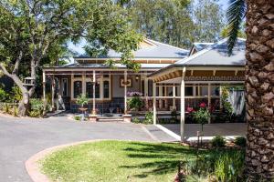 Сад в The Oaks Lilydale Accommodation