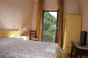 Tempat tidur dalam kamar di Hotel La Villa