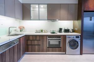 Kuchyň nebo kuchyňský kout v ubytování Oakwood Residence Damei Beijing