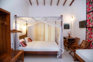 Postel nebo postele na pokoji v ubytování Prince Beach Hotel Bentota + 37 fotografií