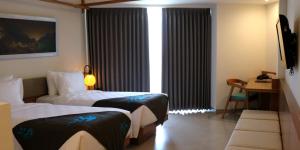 Postel nebo postele na pokoji v ubytování ILLIRA Hotel Banyuwangi