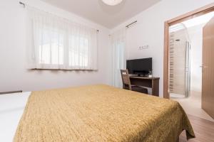 TV a/nebo společenská místnost v ubytování VILE DALMACIJA 365 Sukošan, Zadar county